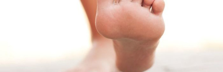 Причины и лечение бородавок на стопе у ребенка